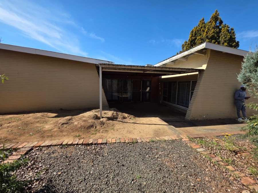 12 Bedroom Property for Sale in Universitas Free State